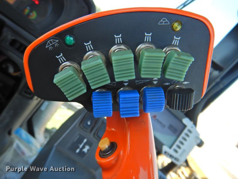 image for item DP4665 2014 Rogator RG900  sprayer