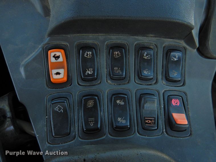 image for item DP4665 2014 Rogator RG900  sprayer