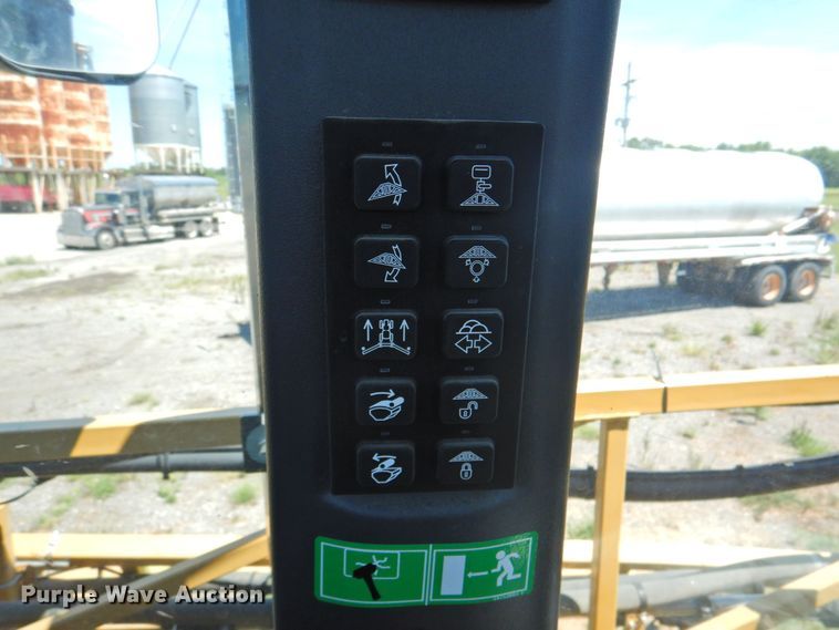 image for item DP4665 2014 Rogator RG900  sprayer