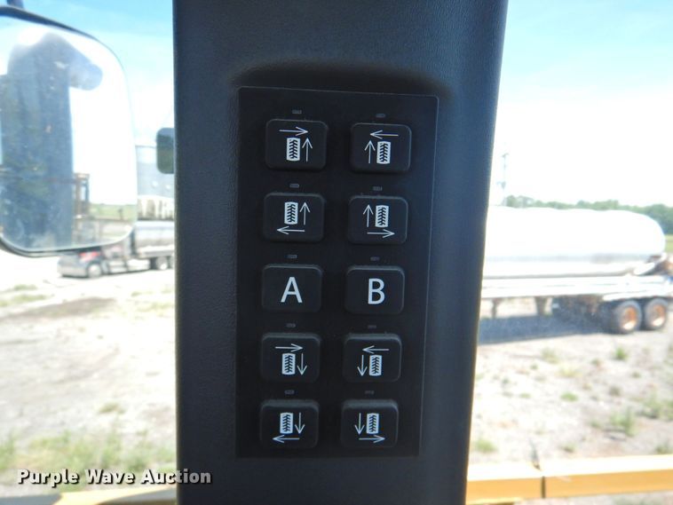 image for item DP4665 2014 Rogator RG900  sprayer