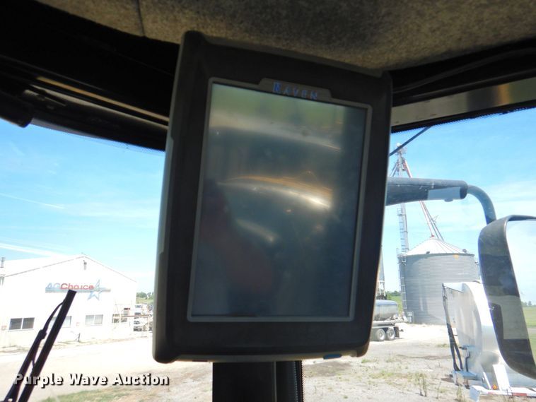 image for item DP4665 2014 Rogator RG900  sprayer