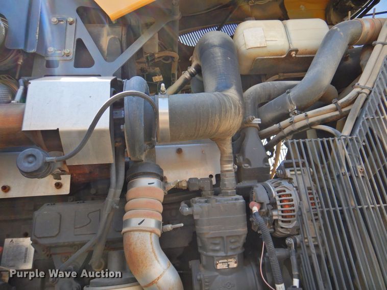 image for item DP4665 2014 Rogator RG900  sprayer