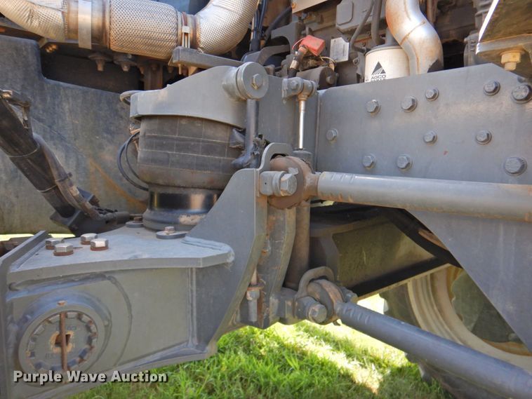 image for item DP4665 2014 Rogator RG900  sprayer