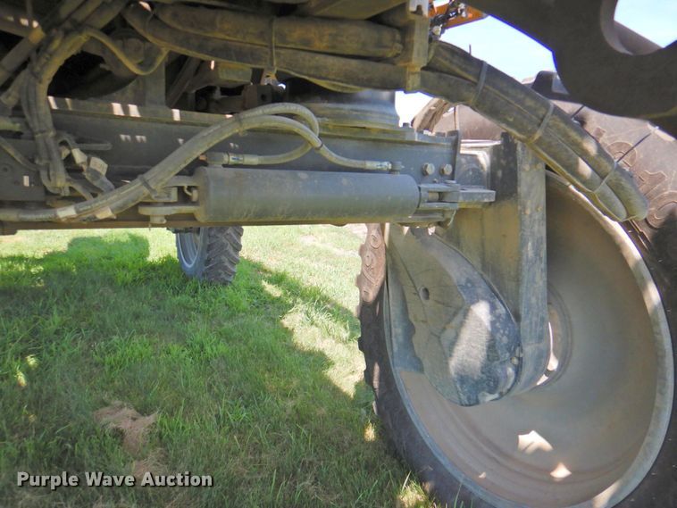 image for item DP4665 2014 Rogator RG900  sprayer