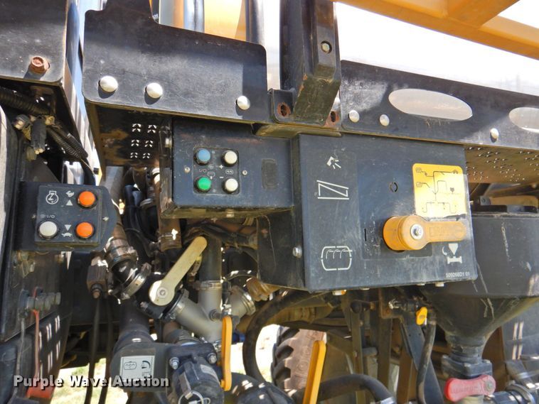 image for item DP4665 2014 Rogator RG900  sprayer