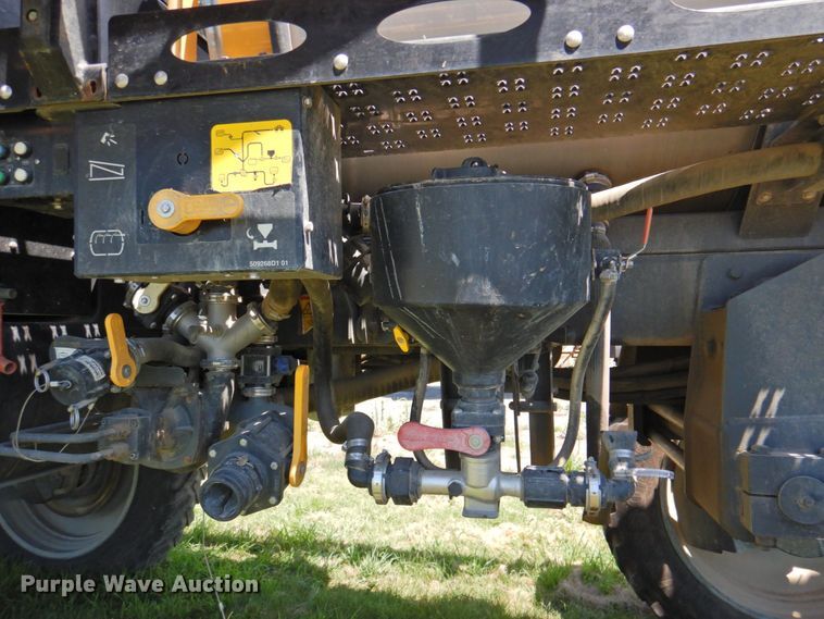 image for item DP4665 2014 Rogator RG900  sprayer
