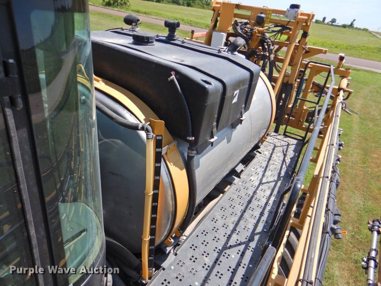 image for item DP4665 2014 Rogator RG900  sprayer