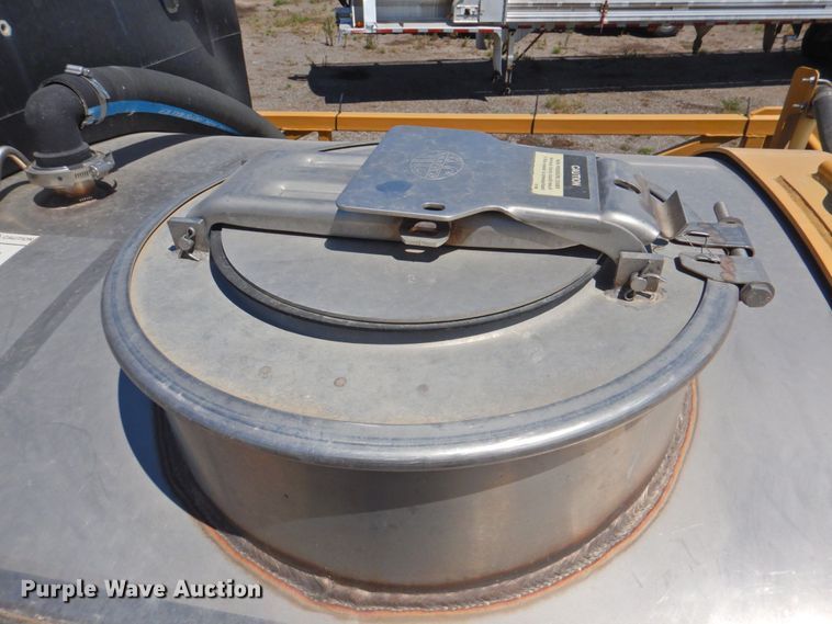 image for item DP4665 2014 Rogator RG900  sprayer