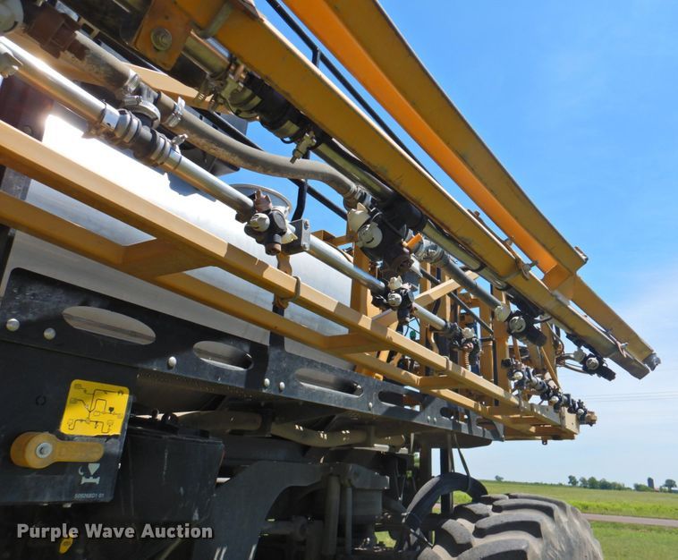 image for item DP4665 2014 Rogator RG900  sprayer