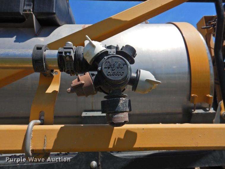 image for item DP4665 2014 Rogator RG900  sprayer