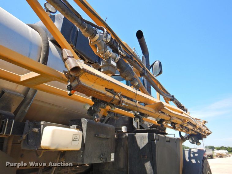 image for item DP4665 2014 Rogator RG900  sprayer