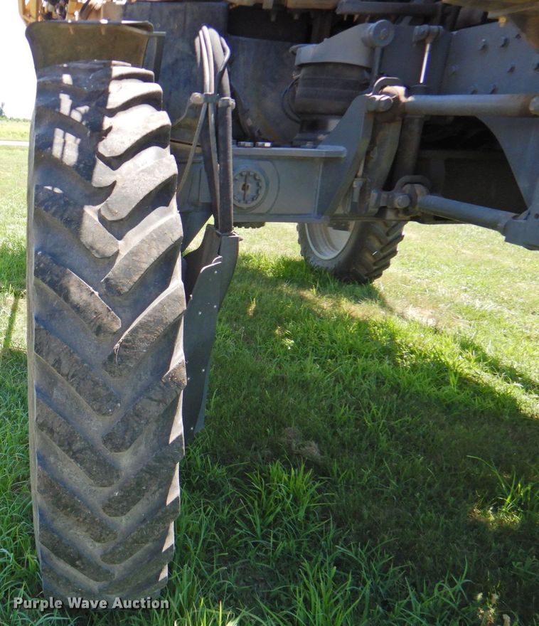 image for item DP4665 2014 Rogator RG900  sprayer