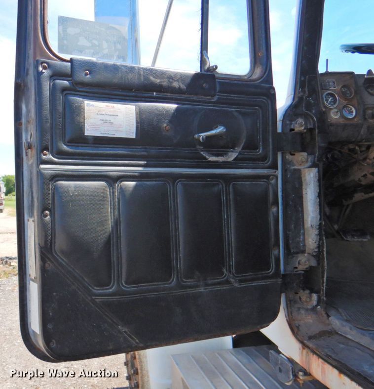 image for item DP4668 1981 Mack RWS786LS  flatbed truck with tank