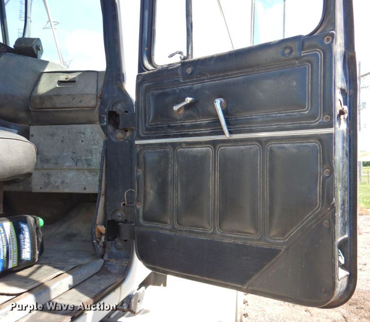 image for item DP4668 1981 Mack RWS786LS  flatbed truck with tank