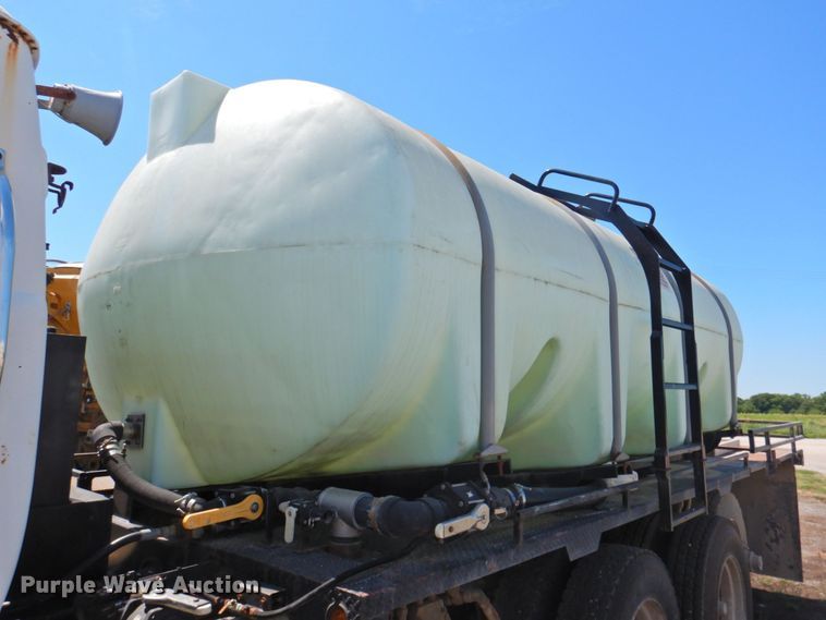 image for item DP4668 1981 Mack RWS786LS  flatbed truck with tank