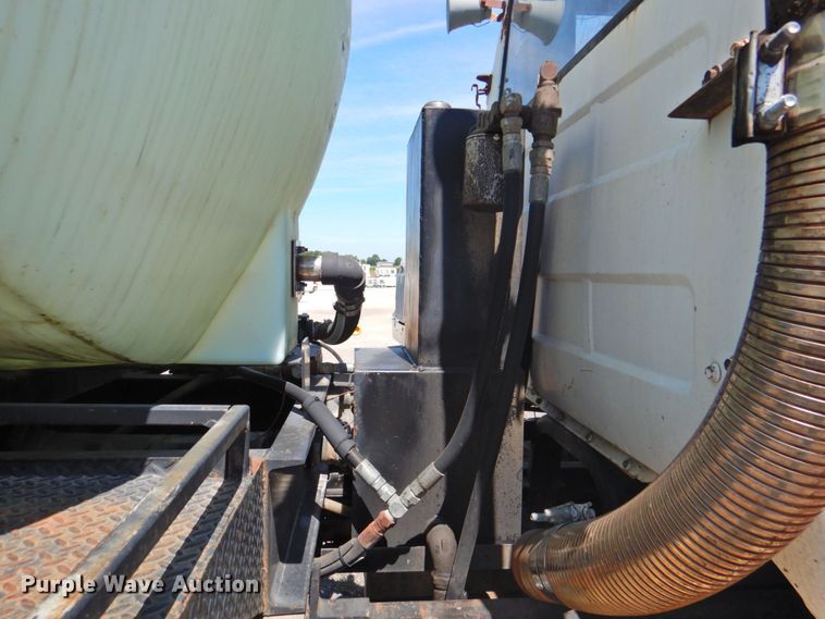 image for item DP4668 1981 Mack RWS786LS  flatbed truck with tank