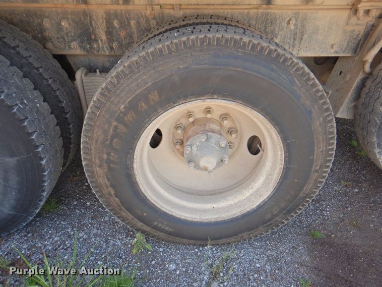 image for item DP4668 1981 Mack RWS786LS  flatbed truck with tank