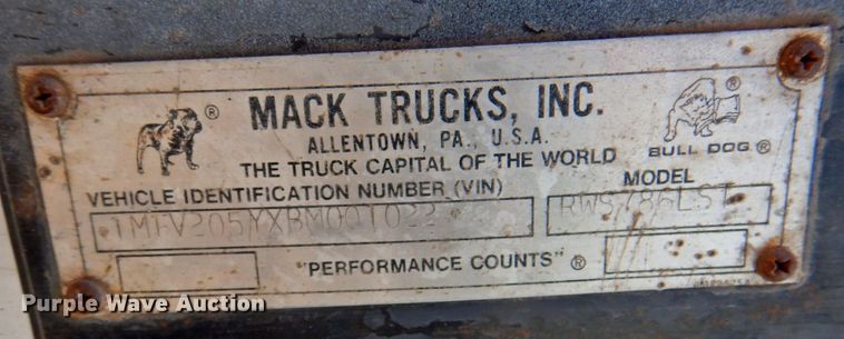 image for item DP4668 1981 Mack RWS786LS  flatbed truck with tank