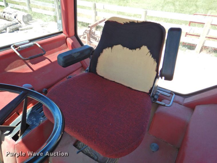 image for item DP4698 1982 White 2-135  tractor