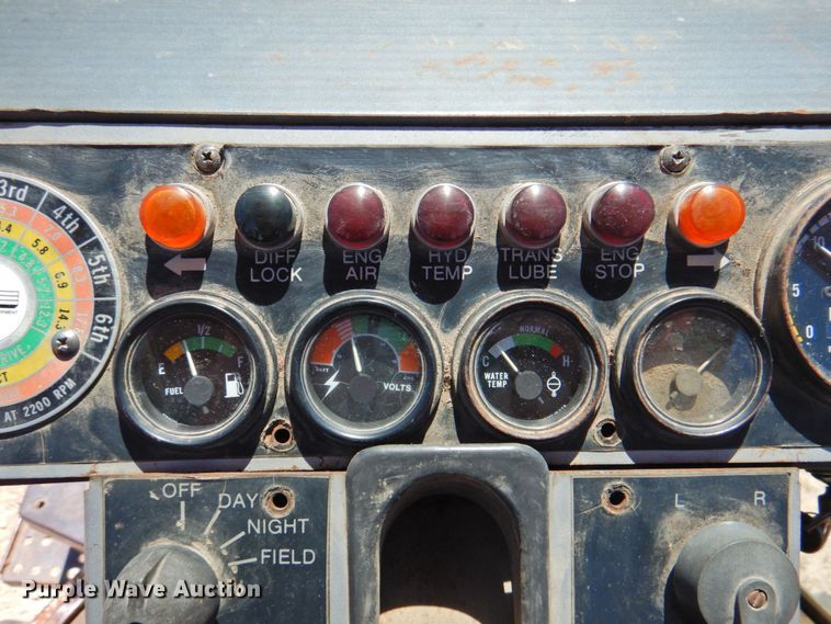 image for item DP4698 1982 White 2-135  tractor