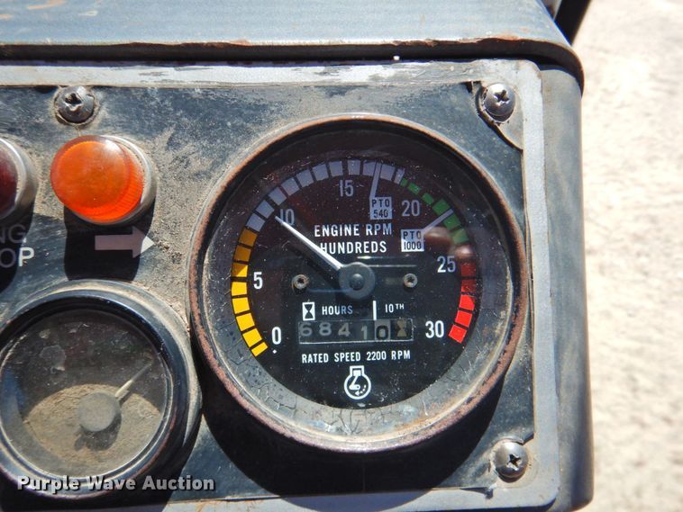 image for item DP4698 1982 White 2-135  tractor