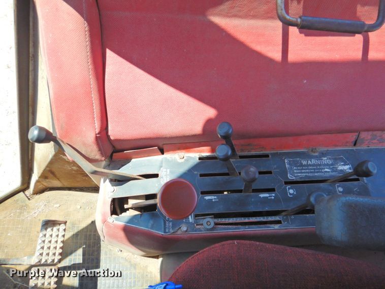 image for item DP4698 1982 White 2-135  tractor