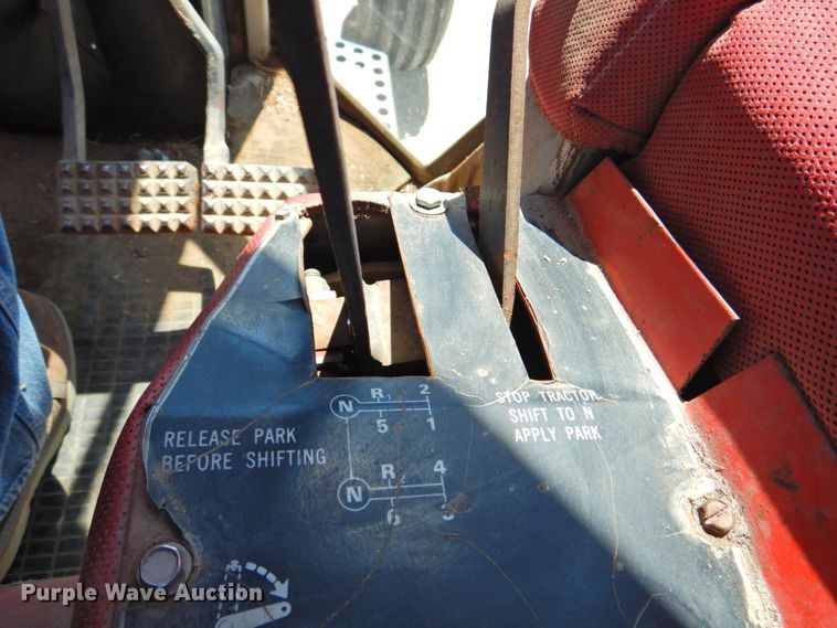 image for item DP4698 1982 White 2-135  tractor