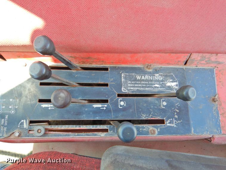 image for item DP4698 1982 White 2-135  tractor