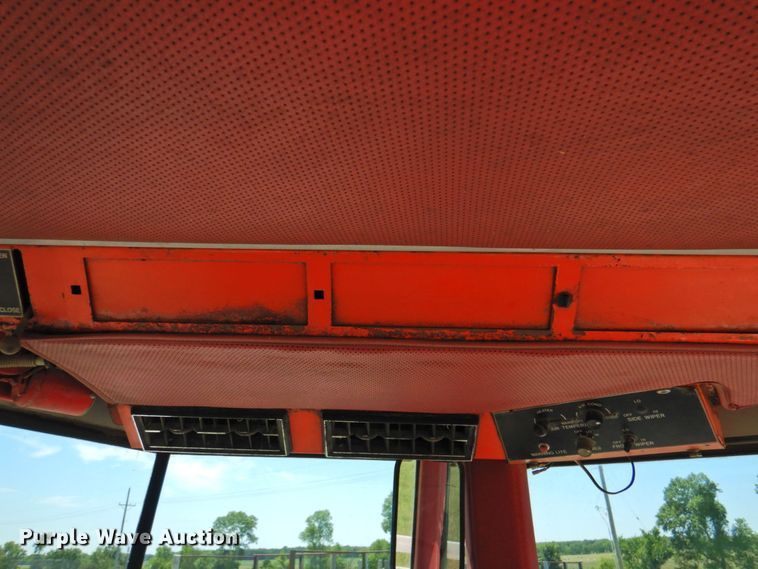 image for item DP4698 1982 White 2-135  tractor