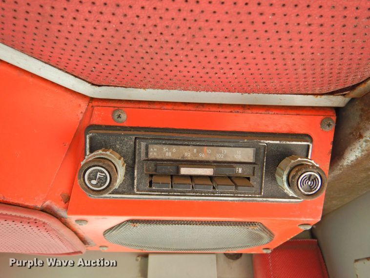 image for item DP4698 1982 White 2-135  tractor