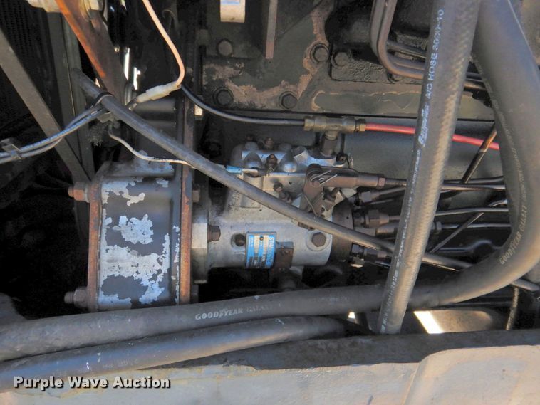 image for item DP4698 1982 White 2-135  tractor