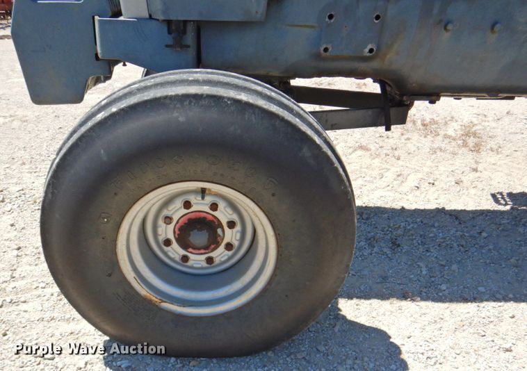 image for item DP4698 1982 White 2-135  tractor