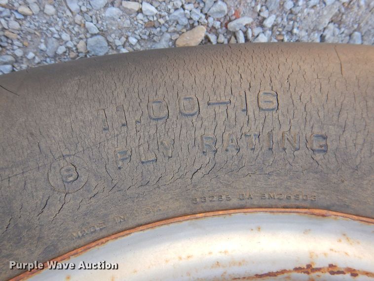 image for item DP4698 1982 White 2-135  tractor