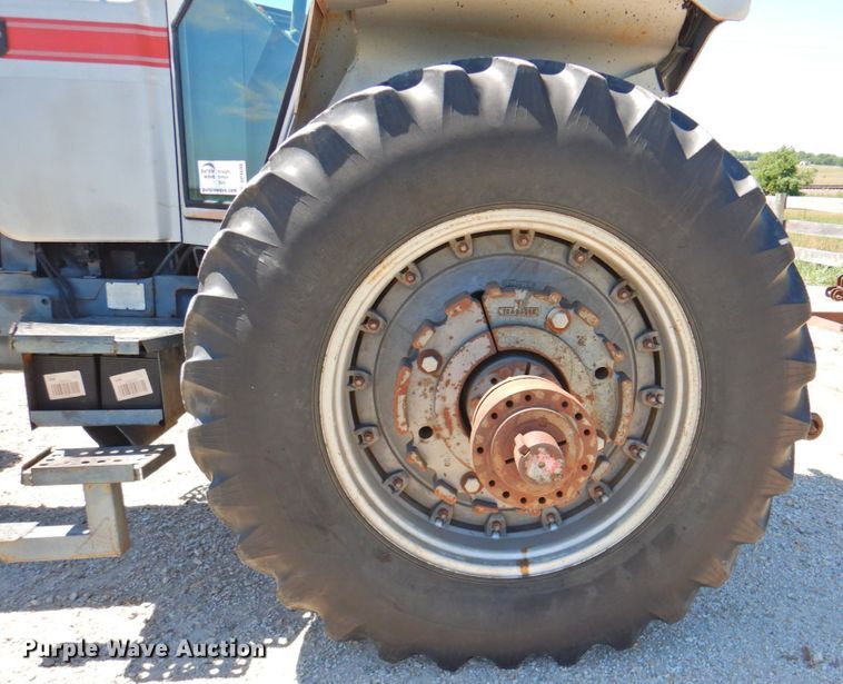 image for item DP4698 1982 White 2-135  tractor