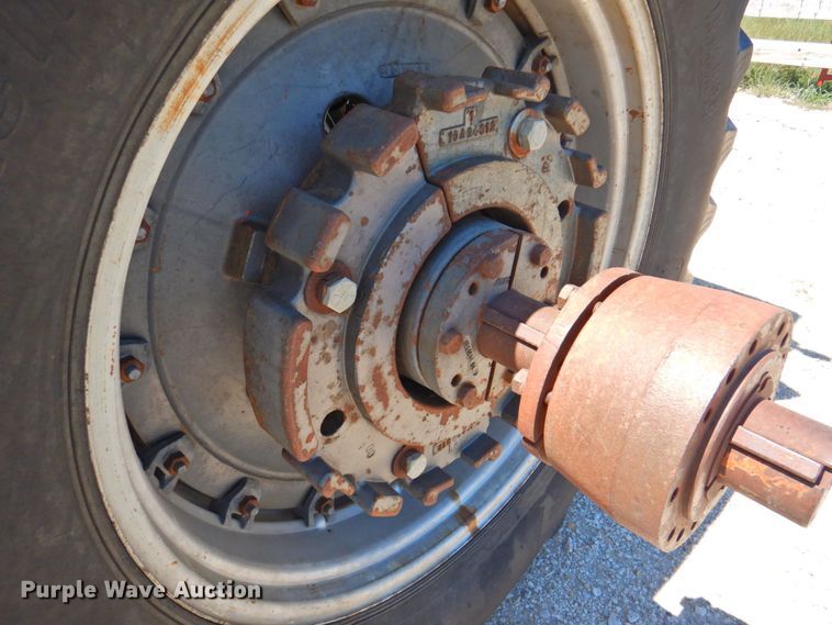 image for item DP4698 1982 White 2-135  tractor