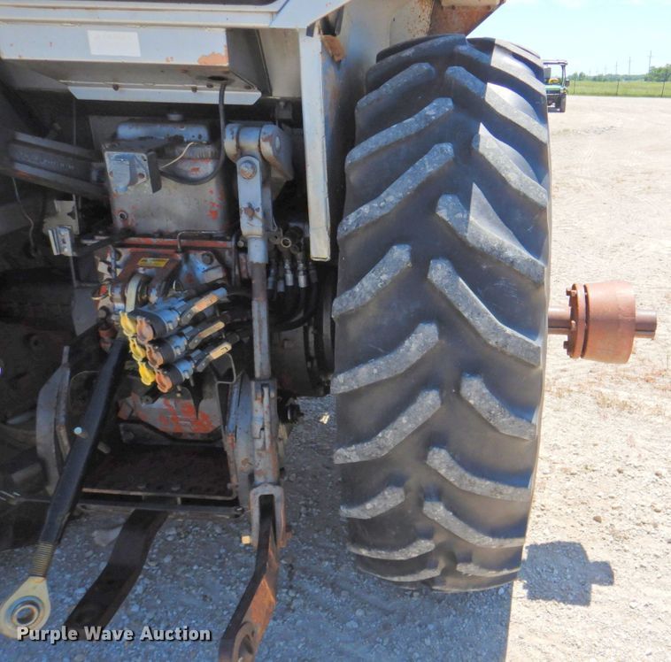 image for item DP4698 1982 White 2-135  tractor