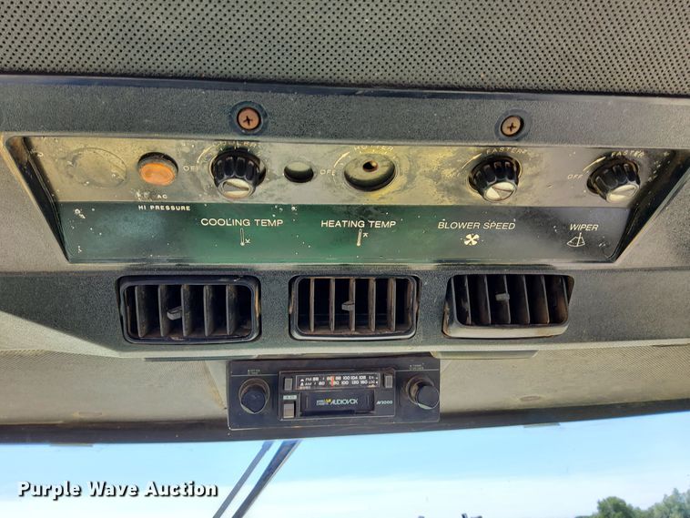 image for item DR0921 1991 John Deere 5830  forage harvester