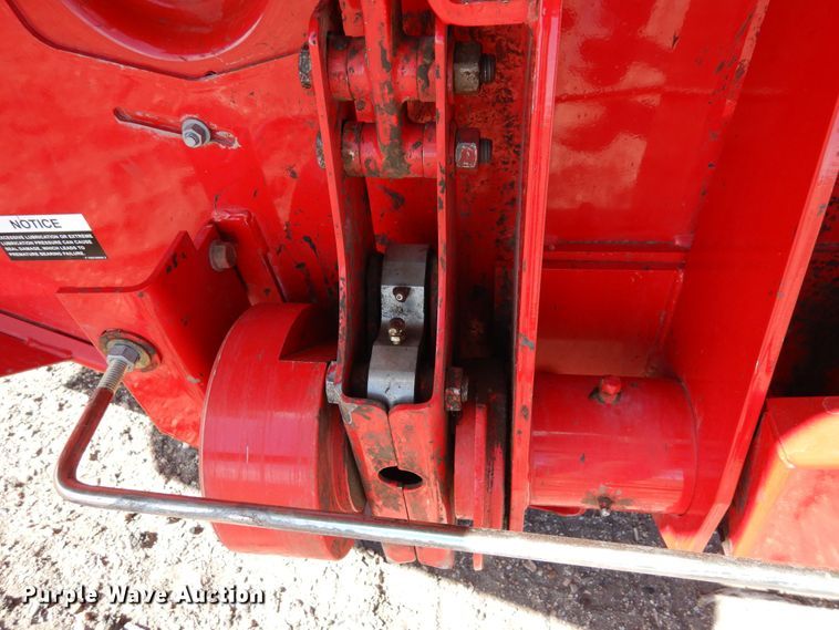 image for item DR1256 2016 Massey Ferguson WR9840  windrower