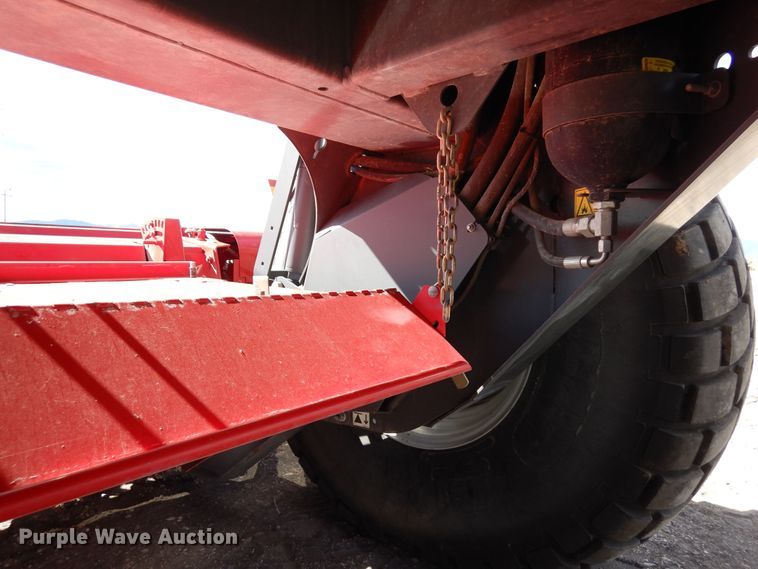 image for item DR1256 2016 Massey Ferguson WR9840  windrower