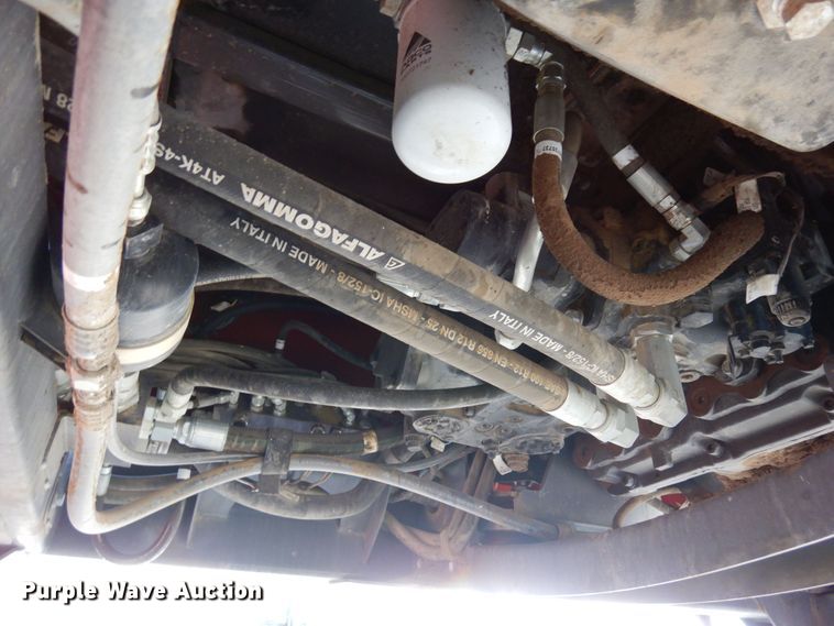 image for item DR1257 2016 Massey Ferguson WR9840  windrower