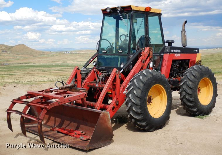 image for item DR1272 1985 Versatile 256 bi-directional tractor