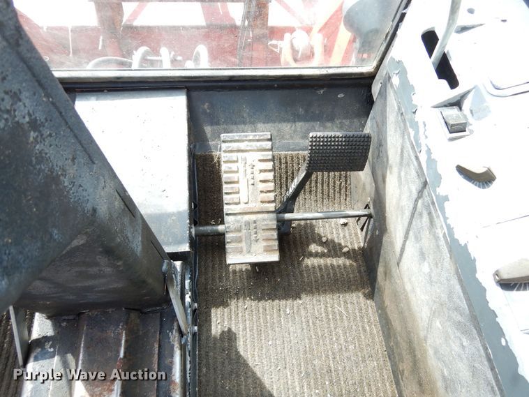 image for item DR1272 1985 Versatile 256 bi-directional tractor