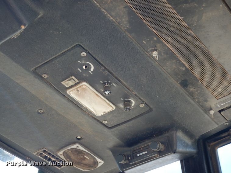 image for item DR1272 1985 Versatile 256 bi-directional tractor