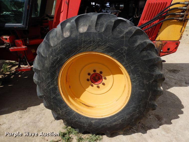 image for item DR1272 1985 Versatile 256 bi-directional tractor