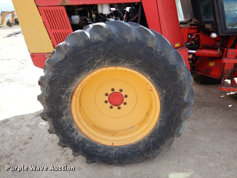 image for item DR1272 1985 Versatile 256 bi-directional tractor