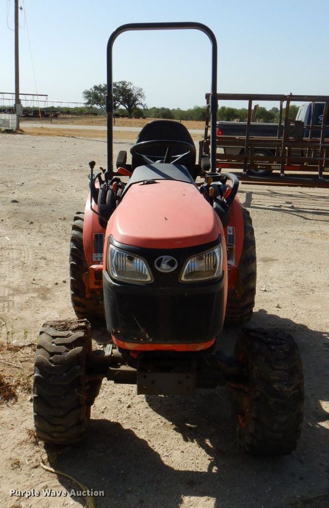 image for item DR1944 Kubota B2301  MFWD tractor