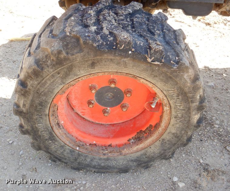 image for item DR1944 Kubota B2301  MFWD tractor