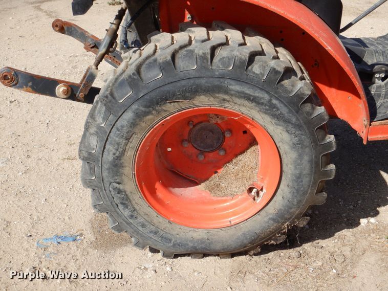 image for item DR1944 Kubota B2301  MFWD tractor