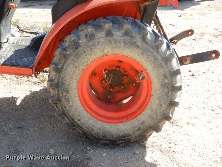 image for item DR1944 Kubota B2301  MFWD tractor
