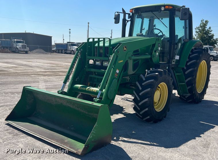 image for item DS8391 2012 John Deere 7230  MFWD tractor